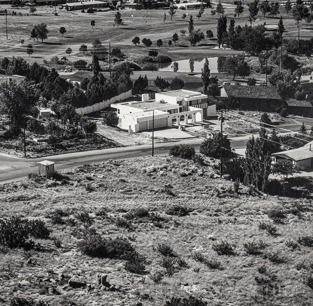 044被沙漠植物包围的房子-编辑 拷贝-1.jpg