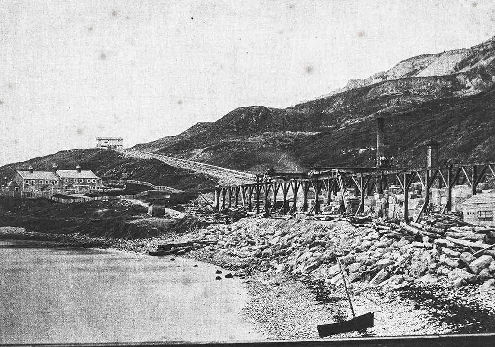 014海岸附近正在修建的隔离墙-编辑 拷贝-1.jpg